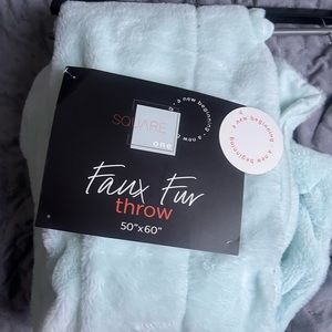 Square One Faux Fur throw